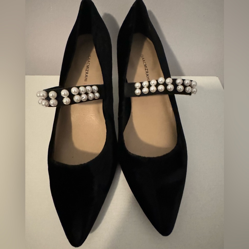 Isaac Mizrahi Live Black Velvet pumps with faux pearl strap, size 10M